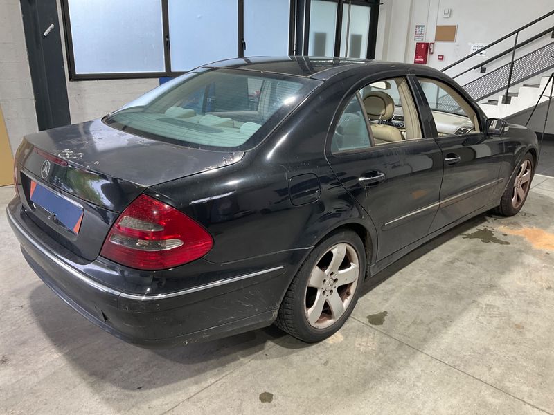 Mercedes-Benz E-Klasse E 220 CDI Avantgarde 2004 – снимка 2
