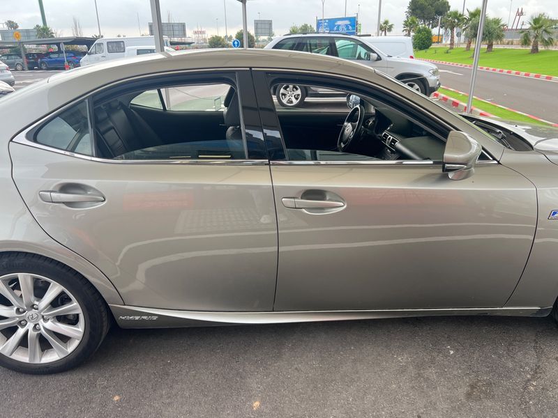 Lexus IS-Serie IS 300h 2014 – снимка 10