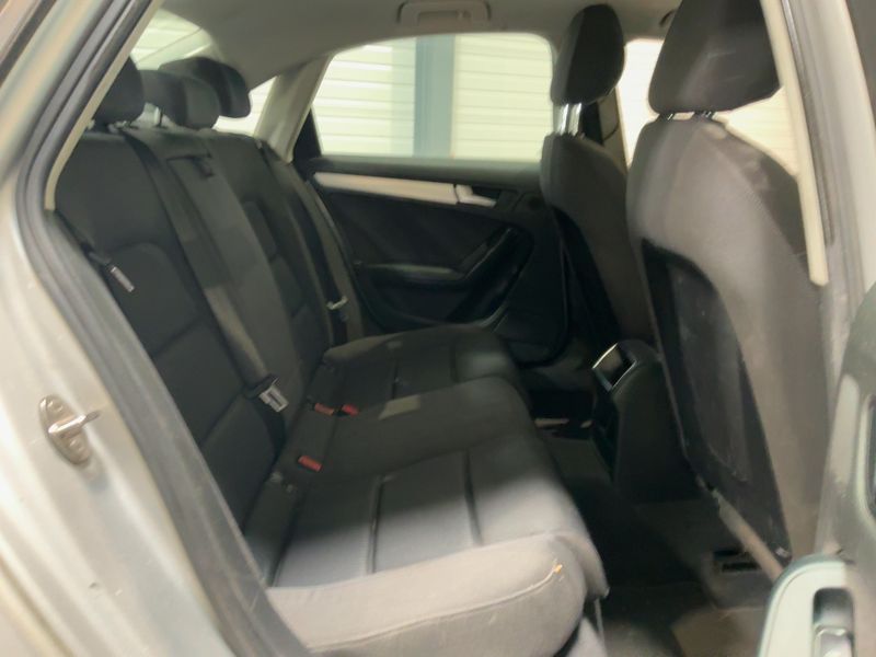 Audi A4 2.0 TDI Ambiente 2010 – снимка 19