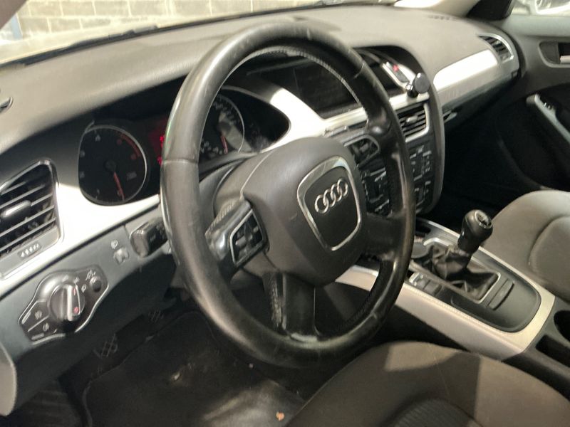 Audi A4 2.0 TDI Ambiente 2010 – снимка 32
