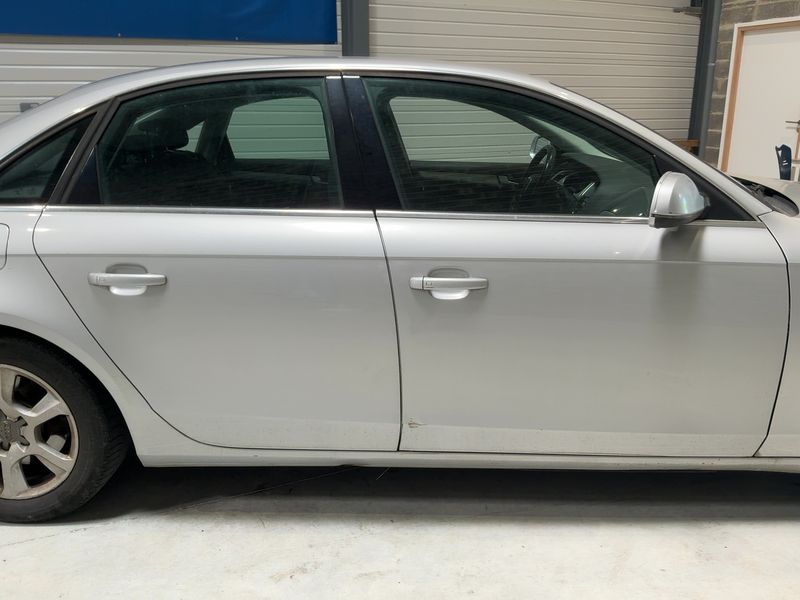 Audi A4 2.0 TDI Ambiente 2010 – снимка 10