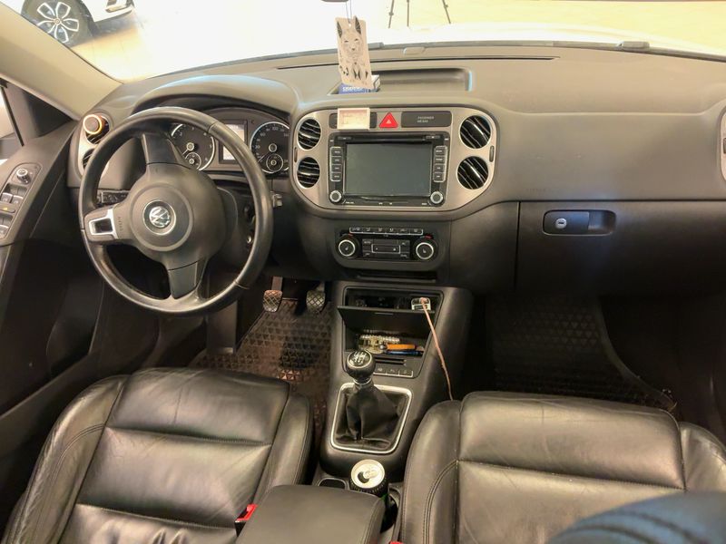 Volkswagen Tiguan 2.0 TDI Sport & Style 4Motion 2011 – снимка 17