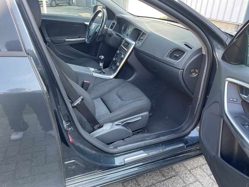 Volvo V60 1.6 D Kinetic 2013 – снимка 3