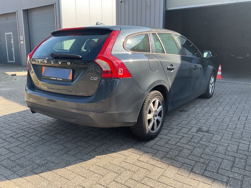 Volvo V60 1.6 D Kinetic 2013 – снимка 2