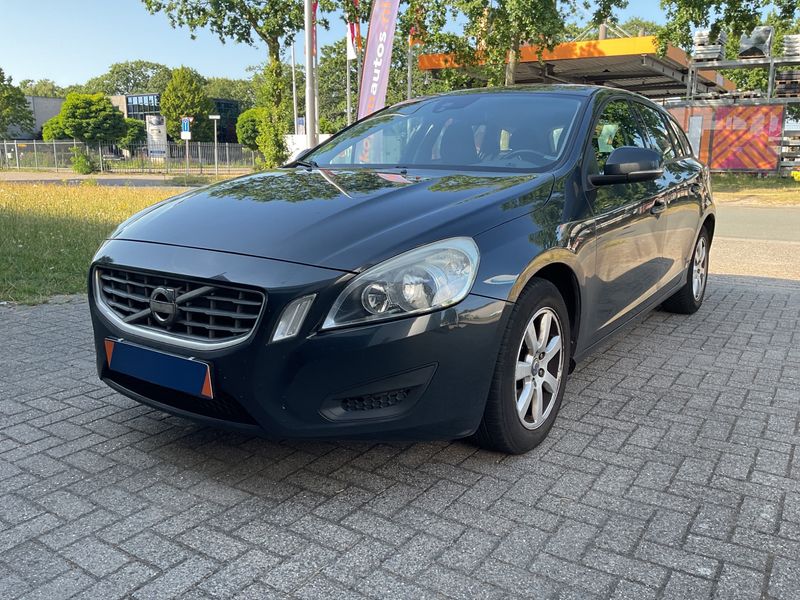 Volvo V60 1.6 D Kinetic 2013 – снимка 1