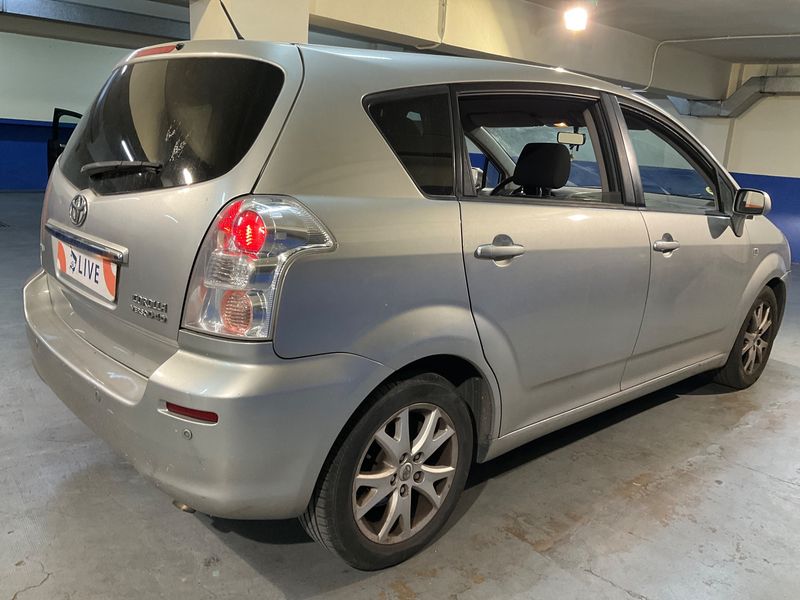 Toyota Corolla Verso 2.2 D-4D Terra 2008 – снимка 2