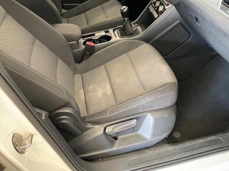 Volkswagen Touran 1.2 TSI Comfortline BlueMotion Tech 2016 – снимка 29
