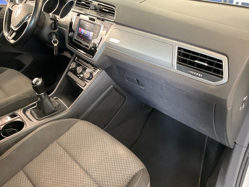 Volkswagen Touran 1.2 TSI Comfortline BlueMotion Tech 2016 – снимка 24