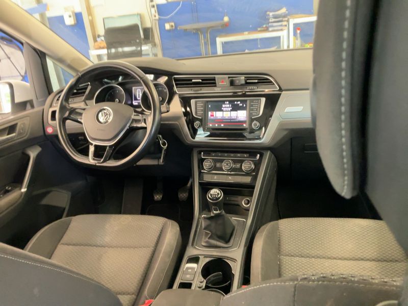 Volkswagen Touran 1.2 TSI Comfortline BlueMotion Tech 2016 – снимка 18