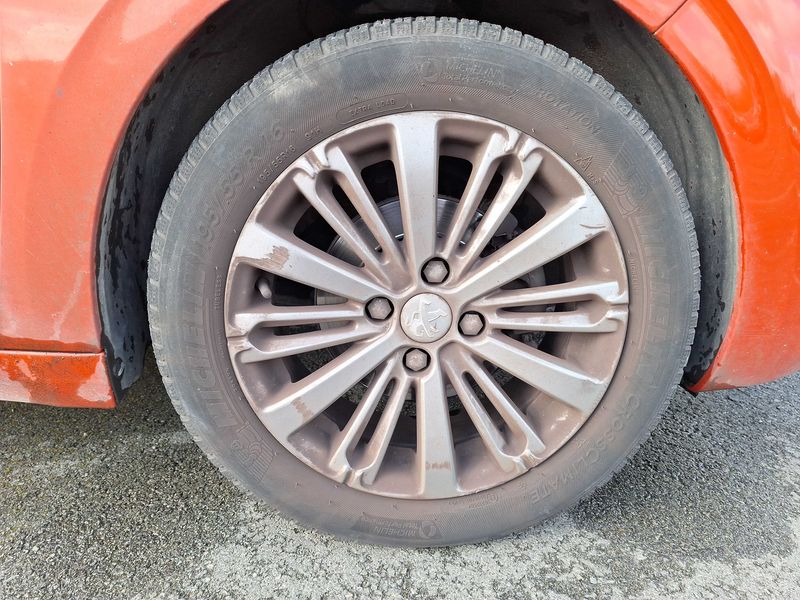 Peugeot 208 1.2 PureTech Allure 2017 – снимка 24