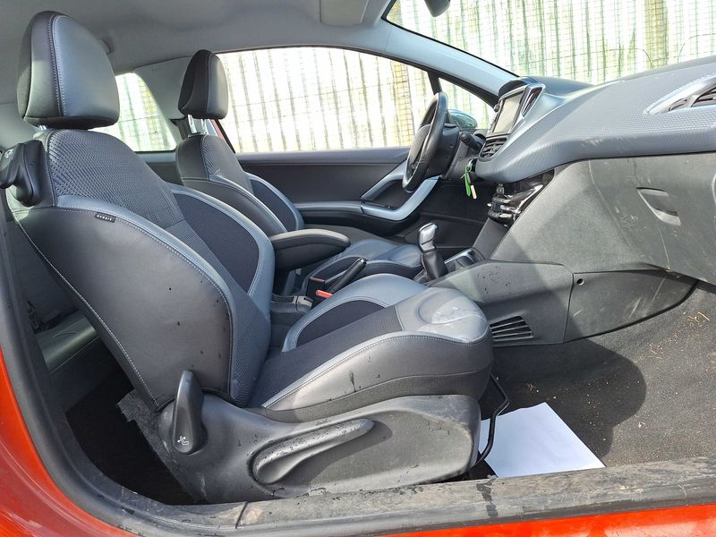 Peugeot 208 1.2 PureTech Allure 2017 – снимка 10
