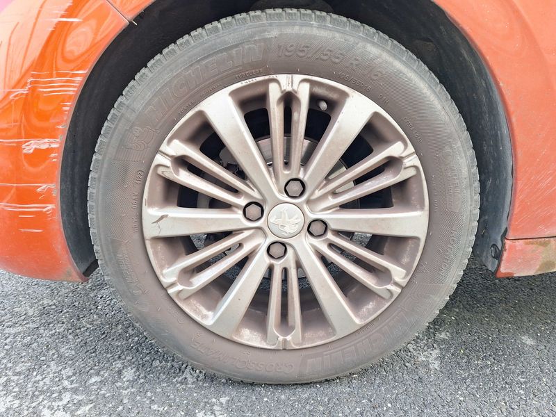 Peugeot 208 1.2 PureTech Allure 2017 – снимка 43
