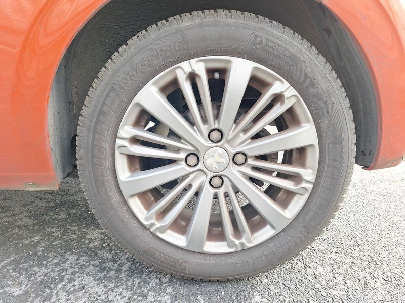 Peugeot 208 1.2 PureTech Allure 2017 – снимка 42