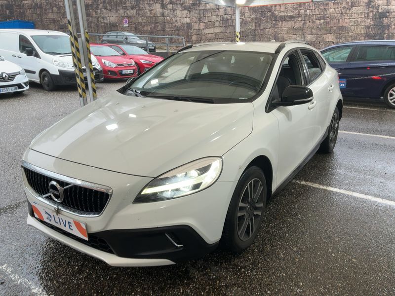 Volvo V40 Cross Country 2.0 D2 Plus 2019 – снимка 2