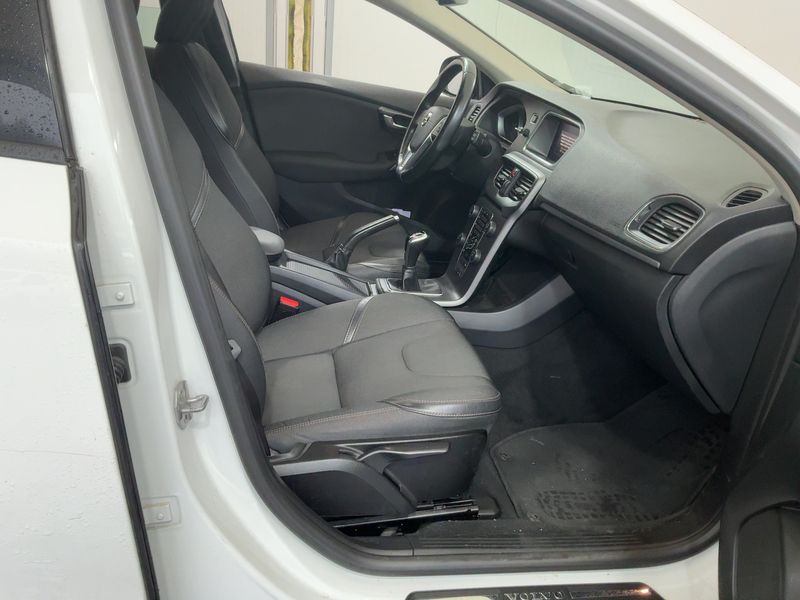 Volvo V40 Cross Country 2.0 D2 Plus 2019 – снимка 16