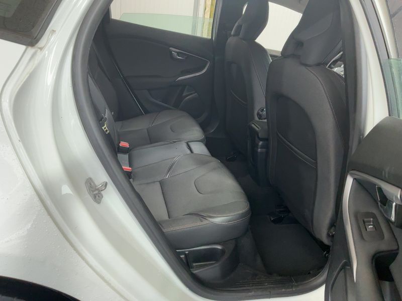 Volvo V40 Cross Country 2.0 D2 Plus 2019 – снимка 19
