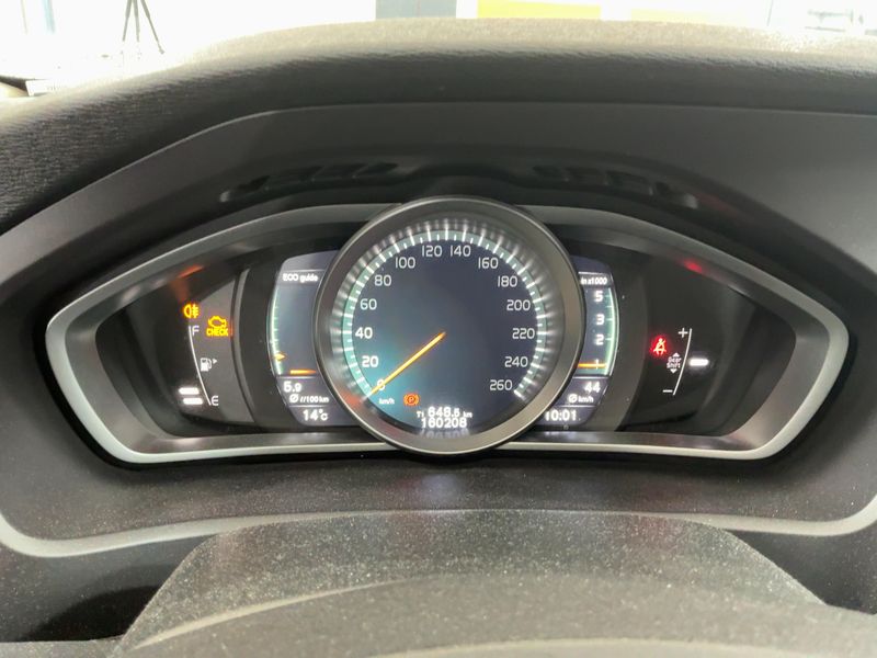 Volvo V40 Cross Country 2.0 D2 Plus 2019 – снимка 18