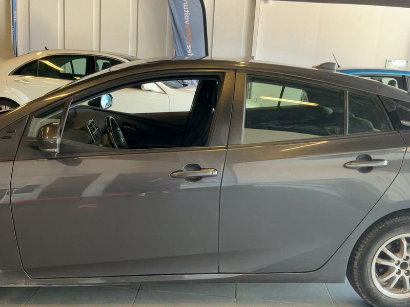 Toyota Prius 1.8 Hybrid Dynamic 2016 – снимка 4