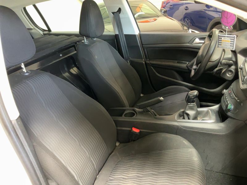 Peugeot 308 1.6 Blue-HDi Premium 2016 – снимка 16