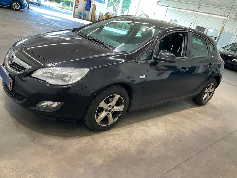 Opel Astra 1.6 Edition 2010 – снимка 1