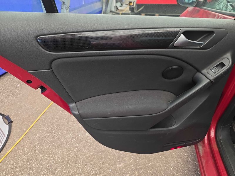 Volkswagen Golf VI 1.6 TDI 2009 – снимка 44
