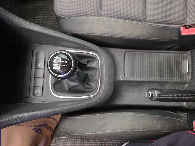Volkswagen Golf VI 1.6 TDI 2009 – снимка 40