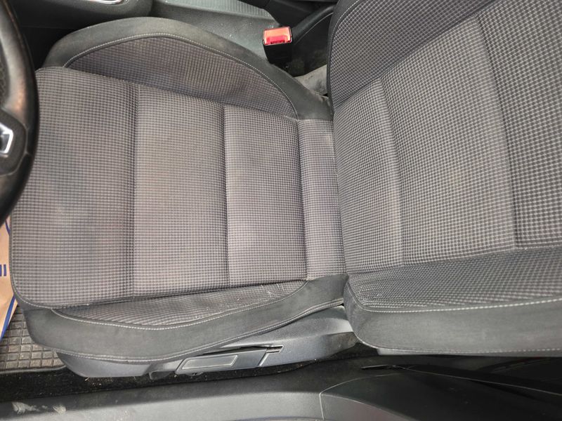 Volkswagen Golf VI 1.6 TDI 2009 – снимка 37