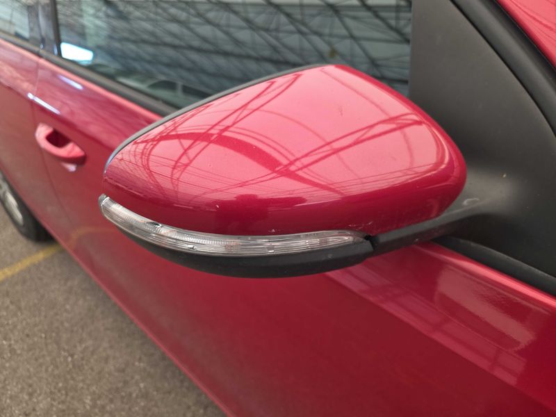 Volkswagen Golf VI 1.6 TDI 2009 – снимка 35