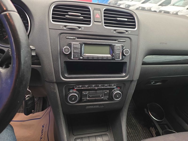 Volkswagen Golf VI 1.6 TDI 2009 – снимка 41