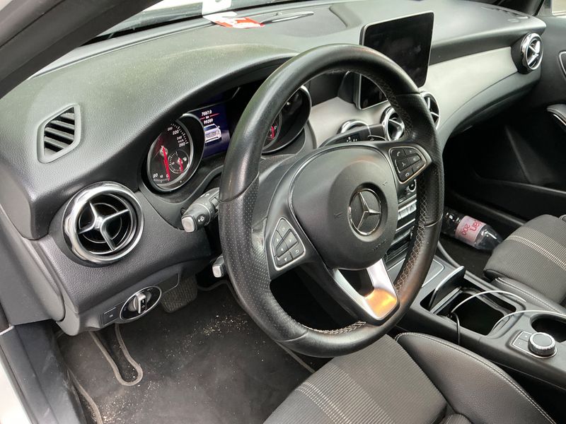 Mercedes-Benz GLA-Klasse GLA 180 Sensation 2018 – снимка 25