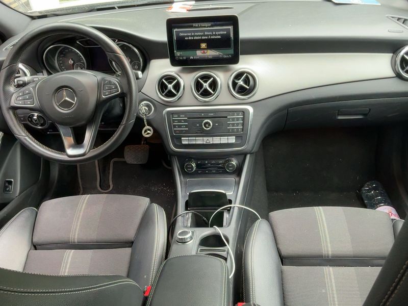Mercedes-Benz GLA-Klasse GLA 180 Sensation 2018 – снимка 17