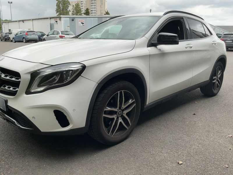 Mercedes-Benz GLA-Klasse GLA 180 Sensation 2018 – снимка 2