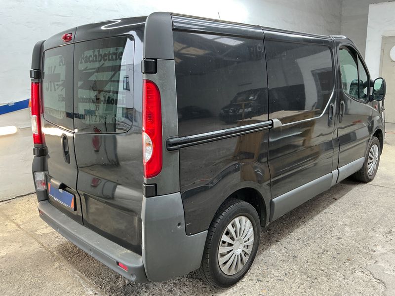 Opel Vivaro 2.0 CDTI Kasten L1H1 2,7t 2013 – снимка 2
