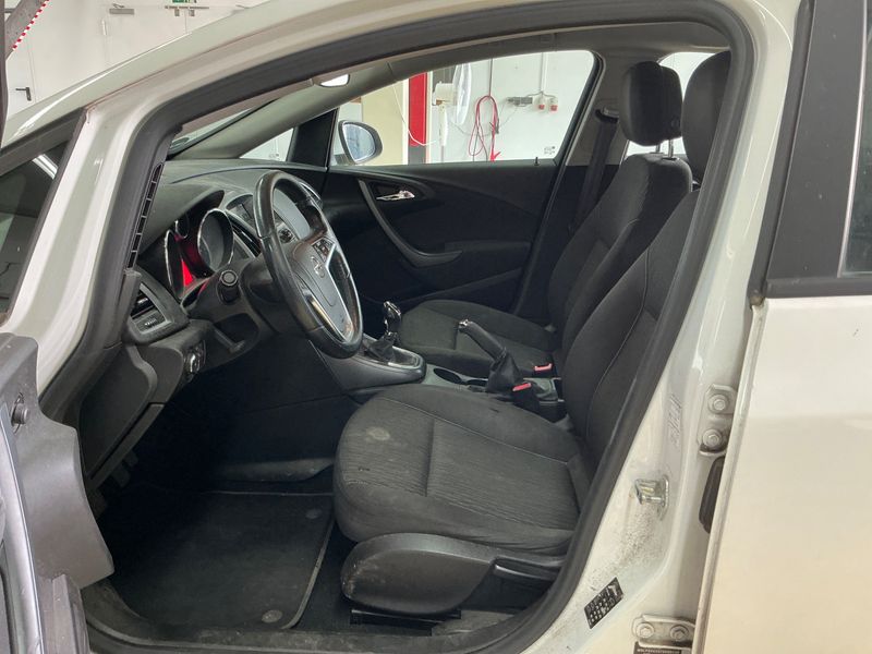Opel Astra 1.6 CDTI DPF Edition 2015 – снимка 3