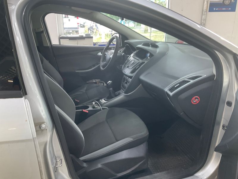 Ford Focus 1.6 Ti-VCT Trend 2011 – снимка 3