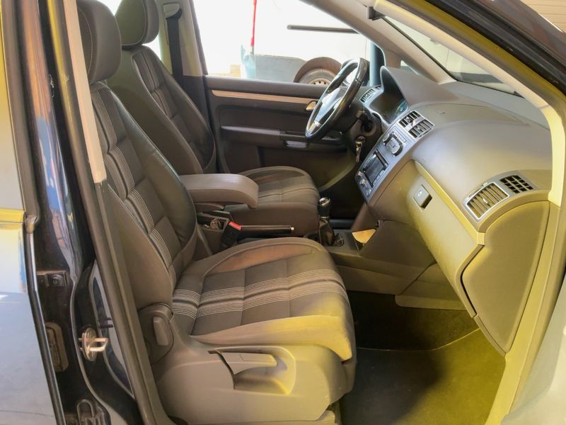 Volkswagen Touran 1.6 TDI Design Edition 2012 – снимка 16