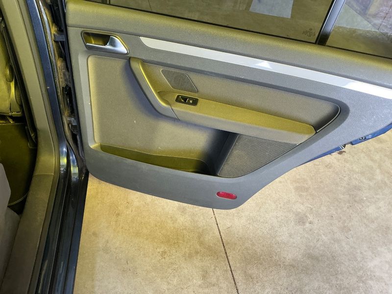Volkswagen Touran 1.6 TDI Design Edition 2012 – снимка на щета 36
