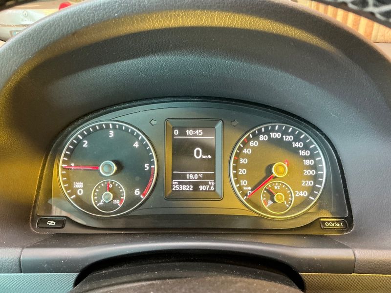Volkswagen Touran 1.6 TDI Design Edition 2012 – снимка 18