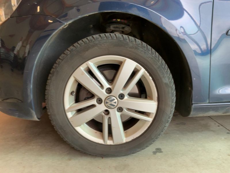 Volkswagen Touran 1.6 TDI Design Edition 2012 – снимка на щета 3
