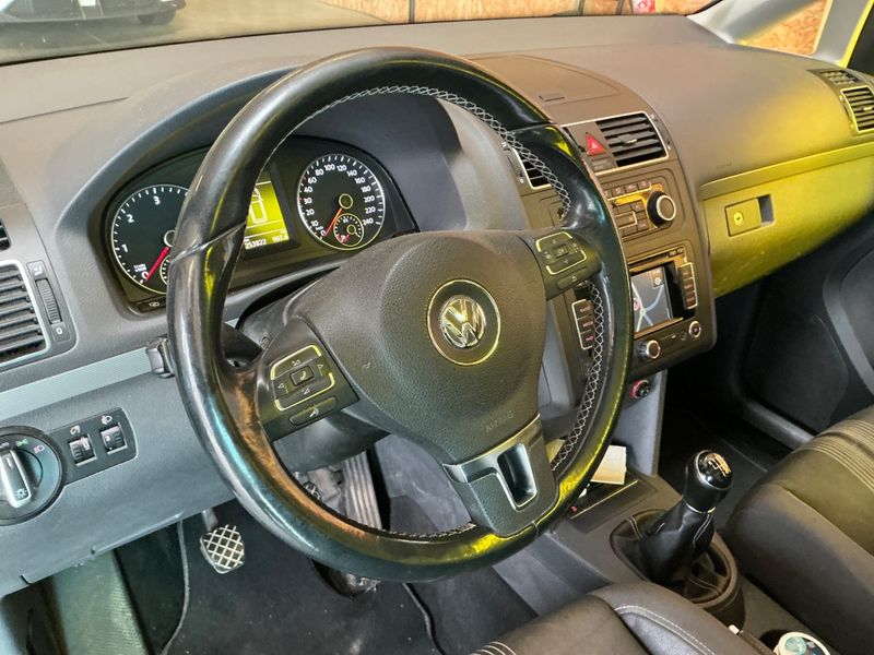 Volkswagen Touran 1.6 TDI Design Edition 2012 – снимка на щета 34