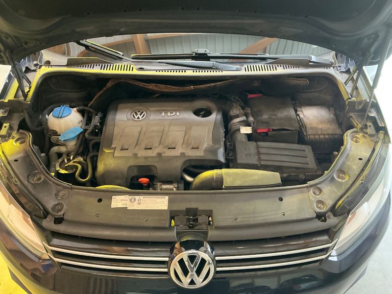 Volkswagen Touran 1.6 TDI Design Edition 2012 – снимка 29
