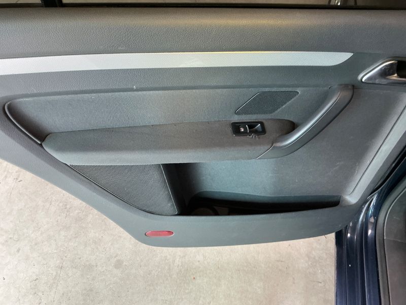 Volkswagen Touran 1.6 TDI Design Edition 2012 – снимка на щета 35