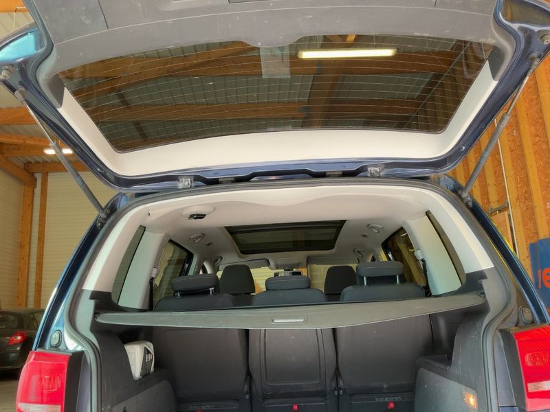 Volkswagen Touran 1.6 TDI Design Edition 2012 – снимка 15