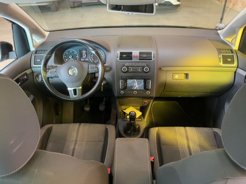 Volkswagen Touran 1.6 TDI Design Edition 2012 – снимка 17