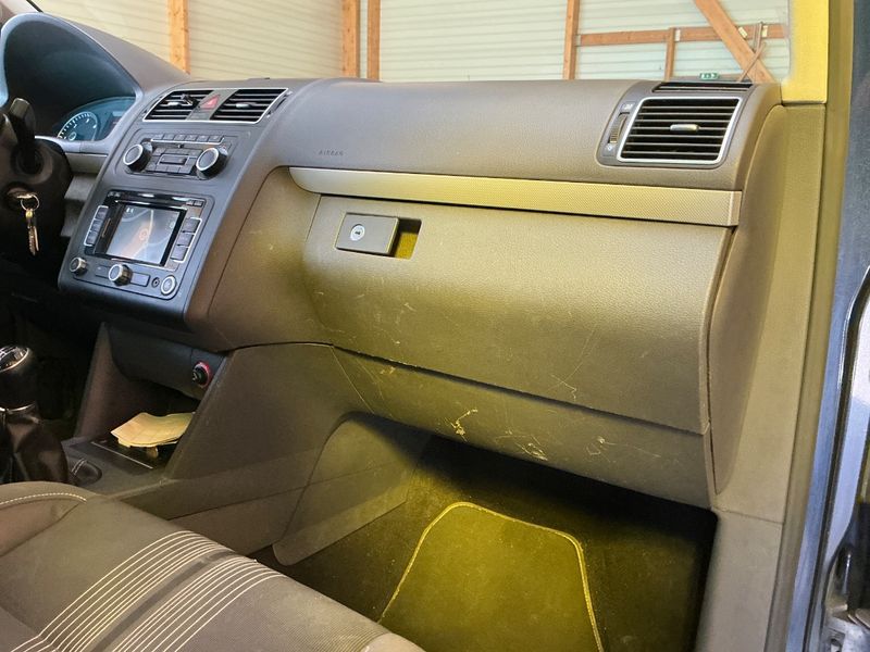 Volkswagen Touran 1.6 TDI Design Edition 2012 – снимка на щета 39