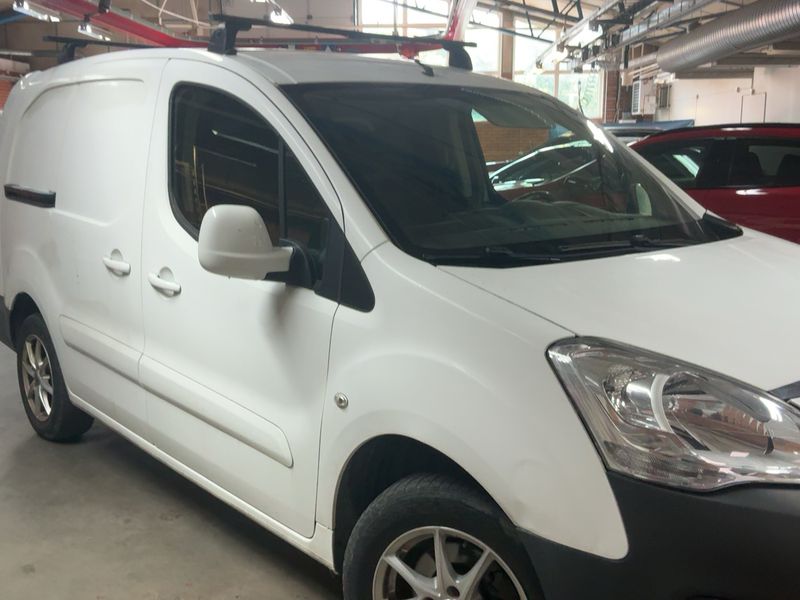 Peugeot Partner 1.6 Blue-HDi L2 Komfort Plus 2015 – снимка на щета