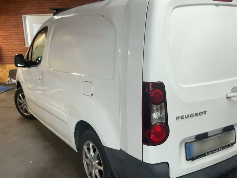 Peugeot Partner 1.6 Blue-HDi L2 Komfort Plus 2015 – снимка на щета
