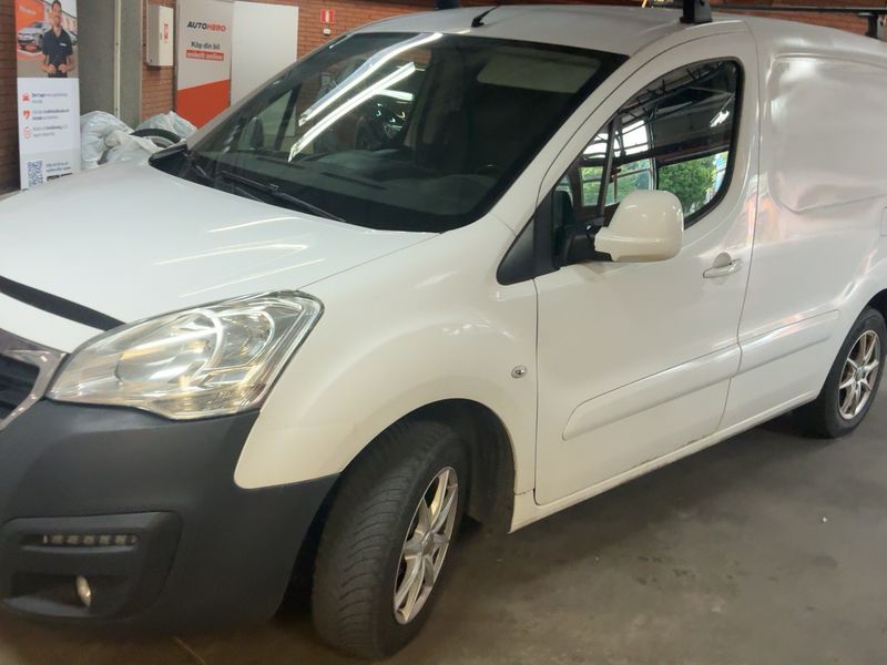Peugeot Partner 1.6 Blue-HDi L2 Komfort Plus 2015 – снимка на щета