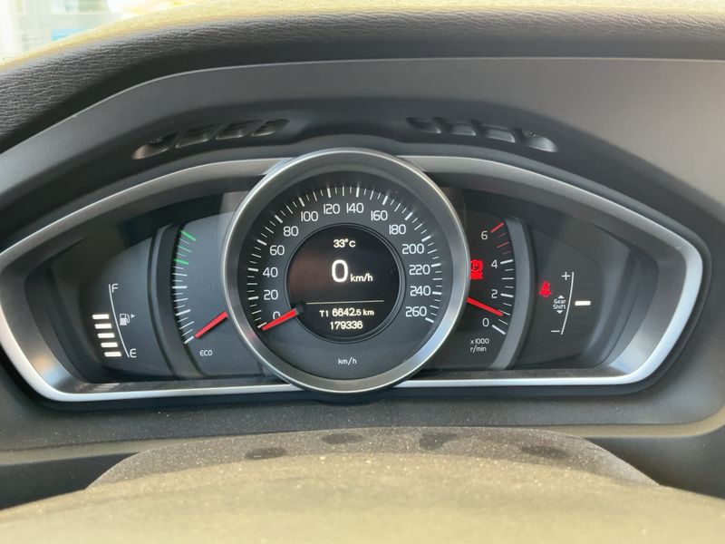 Volvo V40 1.6 D2 2013 – снимка 18