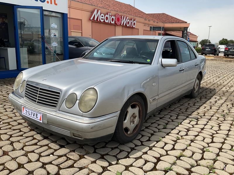 Mercedes-Benz E-Klasse E 250 Turbodiesel Avantgarde 1999 – снимка 1
